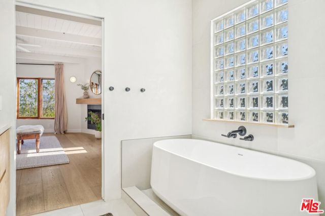 2145 Sunset Crest Drive, Los Angeles CA: https://media.crmls.org/mediaz/594e85ae-a230-47e0-b945-1e318669aa96.jpg