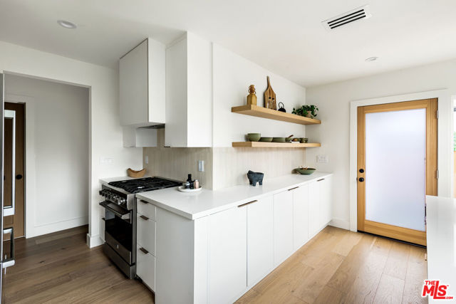 11840 Juniette Street, Culver City CA: https://media.crmls.org/mediaz/594f1552-3e94-40f0-8157-e78e63729900.jpg