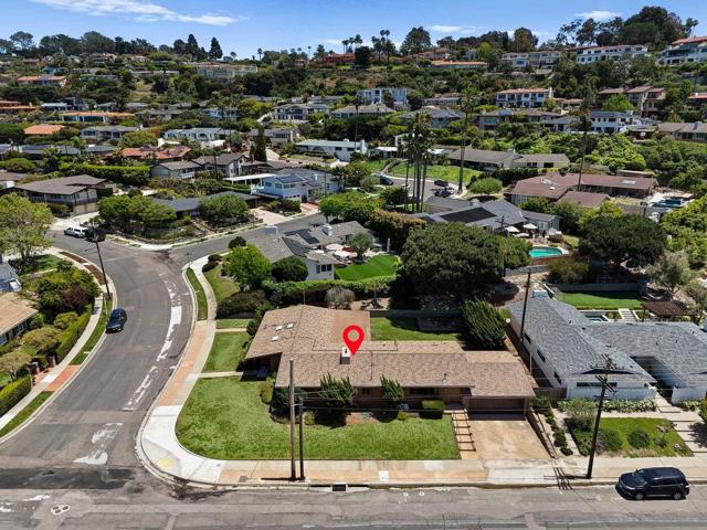 1201 Via Barranca, La Jolla CA: https://media.crmls.org/mediaz/594f479c-4682-4852-bc7f-e9251c61b377.jpg