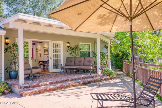 22101 Mulholland Drive, Woodland Hills CA: https://media.crmls.org/mediaz/594f5b21-1bc3-4f64-9aff-24b86c6e4f2c.jpg