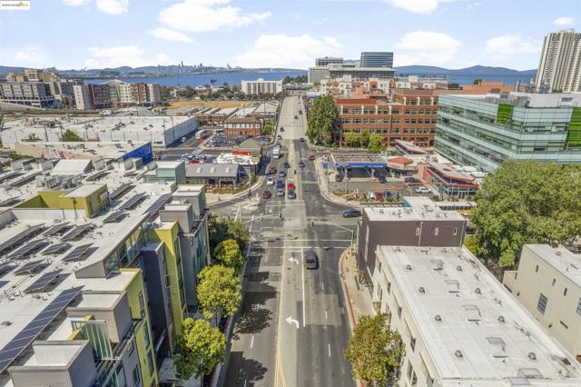 1364 Powell St, Emeryville CA: https://media.crmls.org/mediaz/594f7007-8421-4c44-bbbd-8fe11f5c76f6.jpg
