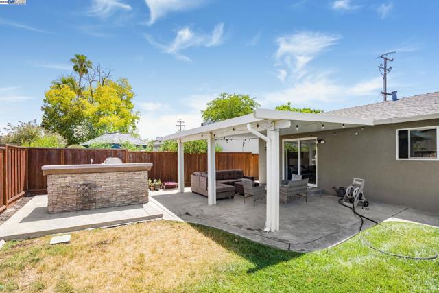 548 Sonoma Ave, Livermore CA: https://media.crmls.org/mediaz/595001ad-abb0-4dcd-ad3f-6482989a2efa.jpg