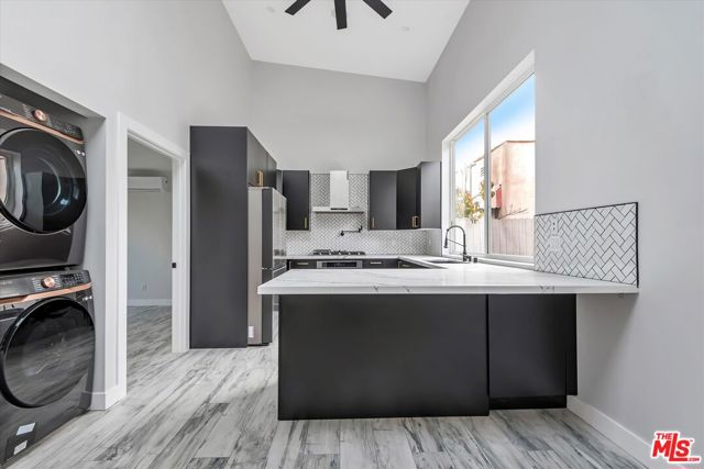 12420 Idaho Avenue, Los Angeles CA: https://media.crmls.org/mediaz/59500de7-a25f-4740-b011-6204b29c93f3.jpg