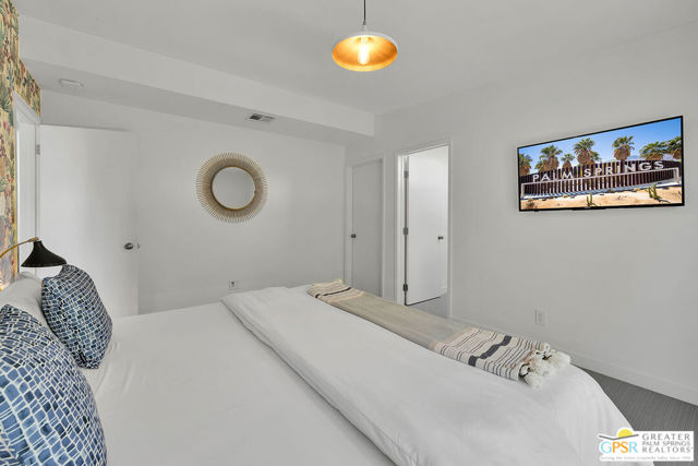 587 N Calle Marcus, Palm Springs CA: https://media.crmls.org/mediaz/59501386-c132-43a6-9765-80aa8f290aeb.jpg