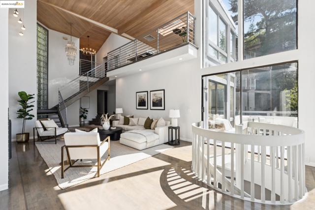 2861 Chelsea Drive, Oakland CA: https://media.crmls.org/mediaz/59502a32-2492-4895-935d-3b466e80c9cb.jpg