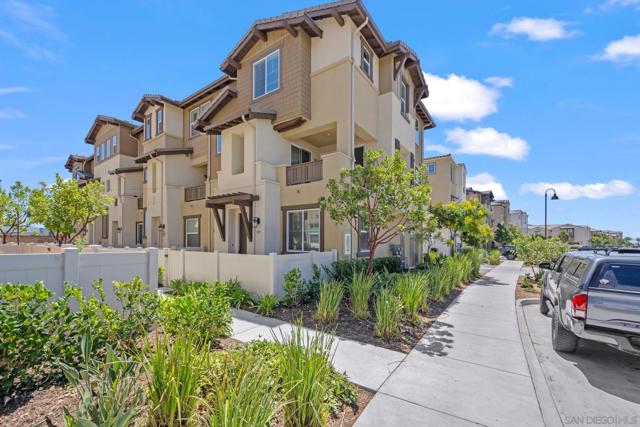 1235 Via Lucero, Oceanside CA: https://media.crmls.org/mediaz/59508949-150c-418f-8f3c-8feecb9169be.jpg
