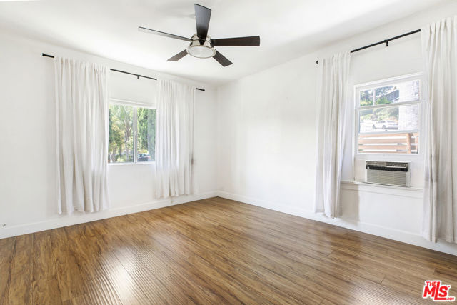 1404 Maltman Avenue, Los Angeles CA: https://media.crmls.org/mediaz/5950e960-adc7-448a-aa94-b5c93e2b1a84.jpg