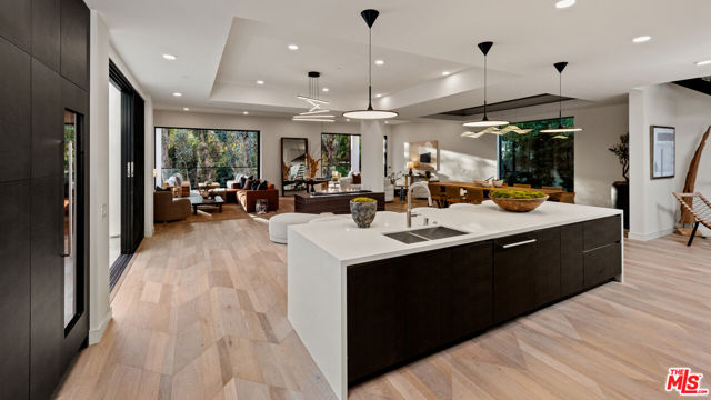 Drew Fenton | 505 Barrington Avenue Los Angeles CA | MLS: 7255319