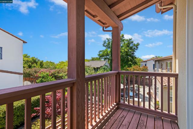 5214 Kenilworth Way, San Ramon CA: https://media.crmls.org/mediaz/5951dd20-0065-42ed-ba5d-979708bb16cb.jpg