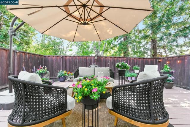 223 Via Pinada Ln, Martinez CA: https://media.crmls.org/mediaz/5952d907-d2e7-4ca1-8340-cd70165ccd08.jpg