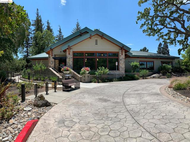 1910 Skycrest Dr, Walnut Creek CA: https://media.crmls.org/mediaz/5953f807-5dfb-49d4-b07c-a91288cf0867.jpg