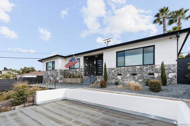 5511 Trinidad Way, San Diego CA: https://media.crmls.org/mediaz/595486eb-a3df-49db-8c93-82acdc7a4600.jpg