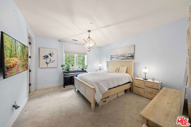 25043 Abercrombie Lane, Calabasas CA: https://media.crmls.org/mediaz/59548fda-fd0f-41c0-bd1c-725fe772711a.jpg