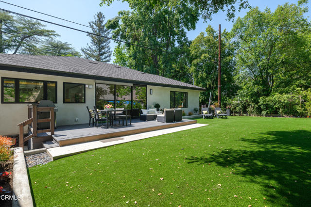 4428 Oakwood Avenue, La Canada Flintridge CA: https://media.crmls.org/mediaz/59550b00-c677-4ef0-beea-bd17a54a1755.jpg