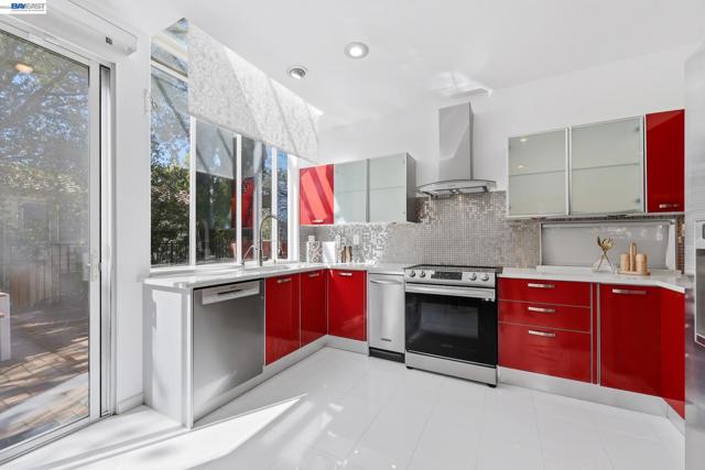 906 Vista Pointe Dr, San Ramon CA: https://media.crmls.org/mediaz/5955a6c8-d745-4c8f-ada2-4d30b36d6554.jpg