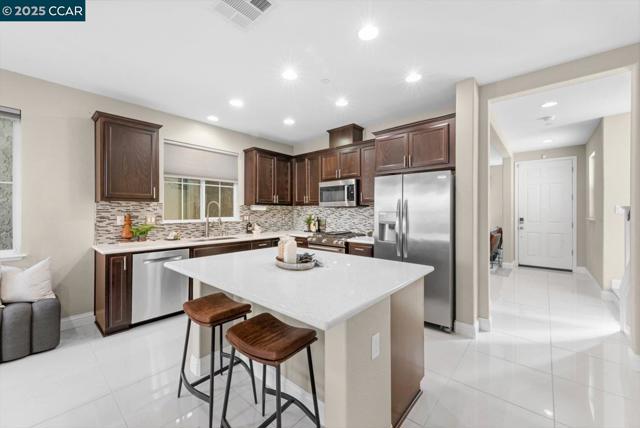 240 Alta St, Brentwood CA: https://media.crmls.org/mediaz/5955ab44-9c02-4a35-9a76-321d63c23c17.jpg