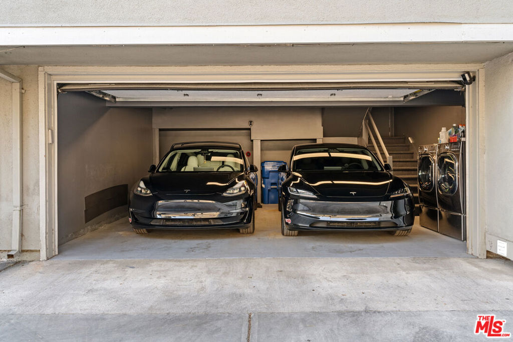 https://media.crmls.org/mediaz/5955d4d0-0e78-4be4-8cc8-2dcb9d394456.jpg?preset=X-Large