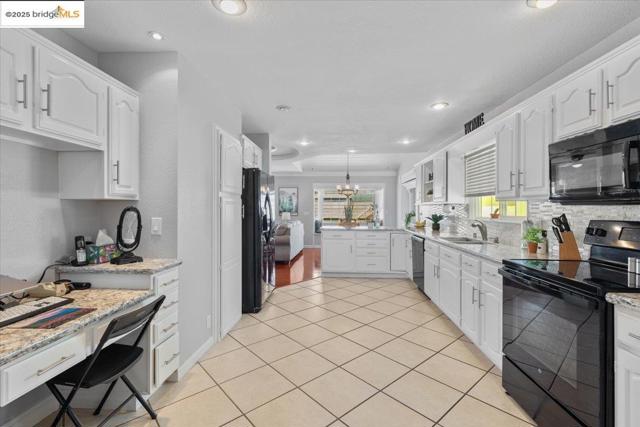 2362 Somerset Ave, Castro Valley CA: https://media.crmls.org/mediaz/5956c81f-dfd1-4a22-b5b8-e96b855f34ae.jpg