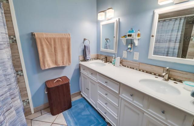 4120 Loma Riviera Ln, San Diego, California 92110, 3 Bedrooms Bedrooms, ,1 BathroomBathrooms,Condominium,For Sale,Loma Riviera Ln,240025357SD