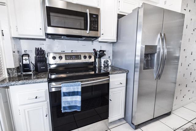 1710 Avenida Del Mundo, Coronado CA: https://media.crmls.org/mediaz/595781f3-d8d9-4772-bbfa-637a66a2dd6e.jpg