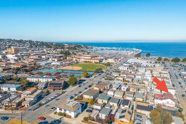 518 Cortes Street, Monterey CA: https://media.crmls.org/mediaz/5957821e-b2a5-4e7f-815d-69f275d5ce93.jpg