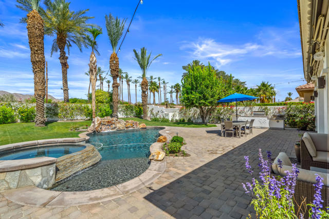 80030 Via Valerosa, La Quinta CA: https://media.crmls.org/mediaz/5957aac8-8f7f-49d0-a5fc-667cb52e2c78.jpg