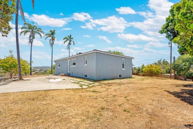 2530 Pruett Dr, Vista CA: https://media.crmls.org/mediaz/595811fb-7055-4e17-b541-f221e8f05667.jpg