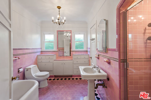 10733 Wellworth Avenue, Los Angeles CA: https://media.crmls.org/mediaz/59581bc3-067c-4cfd-9263-fb2ccc1449e9.jpg