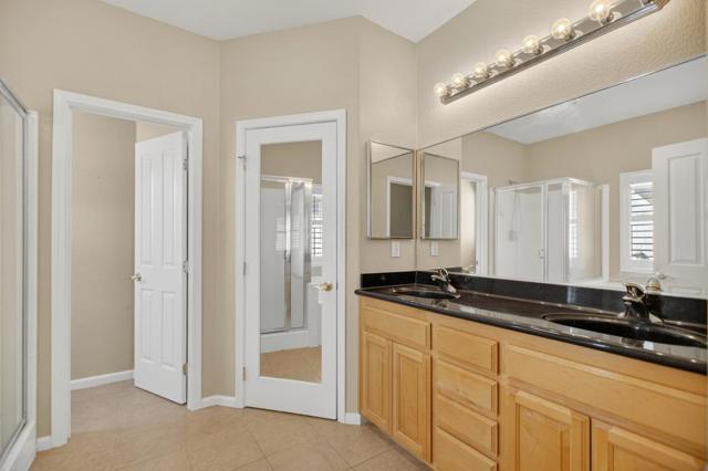 5817 Spring Flower Drive, Elk Grove CA: https://media.crmls.org/mediaz/5958b229-9b84-4e91-895d-7be3630b4416.jpg