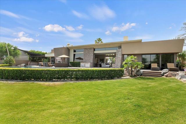 72 Royal Saint Georges Way, Rancho Mirage CA: https://media.crmls.org/mediaz/595953d9-823e-479d-8479-0c946d4d4a04.jpg