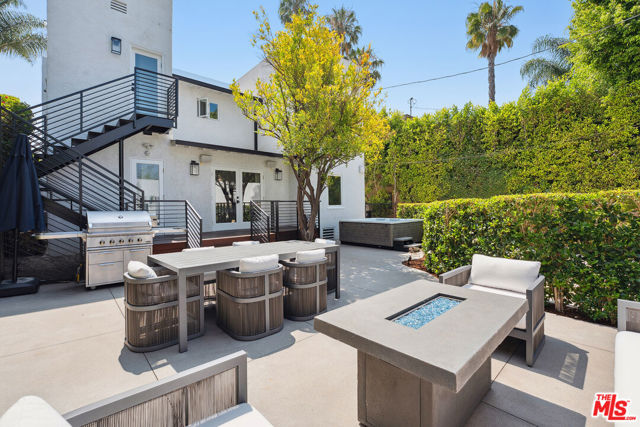 1033 N La Jolla Avenue, West Hollywood CA: https://media.crmls.org/mediaz/5959b348-aa07-4743-8866-8301bc7ac072.jpg