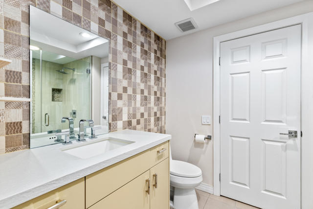 81 Camino Arroyo Place, Palm Desert CA: https://media.crmls.org/mediaz/5959c092-4f67-4b2c-a23a-14340fa4d095.jpg