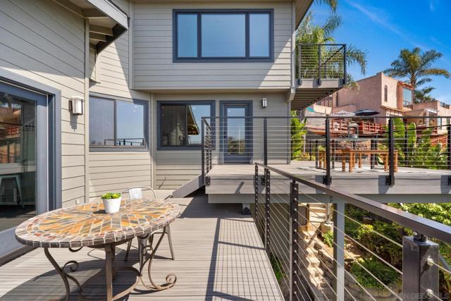 1695 Neale St, San Diego CA: https://media.crmls.org/mediaz/595aa4e7-00c7-4a6d-98f6-aea4795ca612.jpg