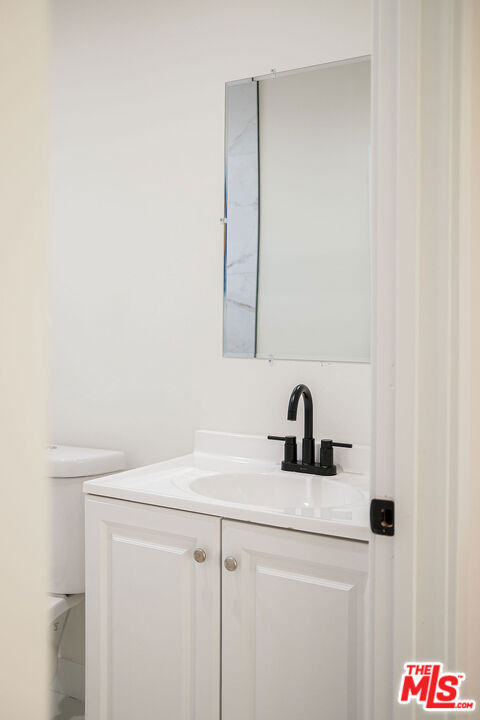 6006 2nd Avenue, Los Angeles CA: https://media.crmls.org/mediaz/595aa86e-a181-4cda-aa7b-a3207e2412ff.jpg