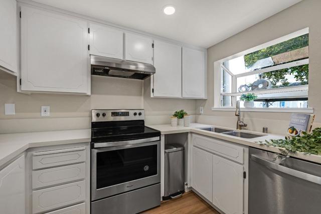 38652 Aurora Terrace, Fremont CA: https://media.crmls.org/mediaz/595acf53-e8de-4656-827b-6defc8982ba9.jpg