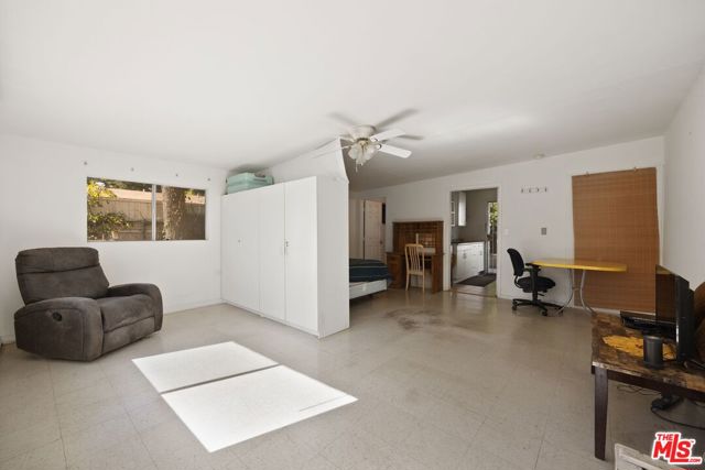 6655 Lindley Avenue, Reseda CA: https://media.crmls.org/mediaz/595bf605-5983-4644-9266-8e9975cb4858.jpg