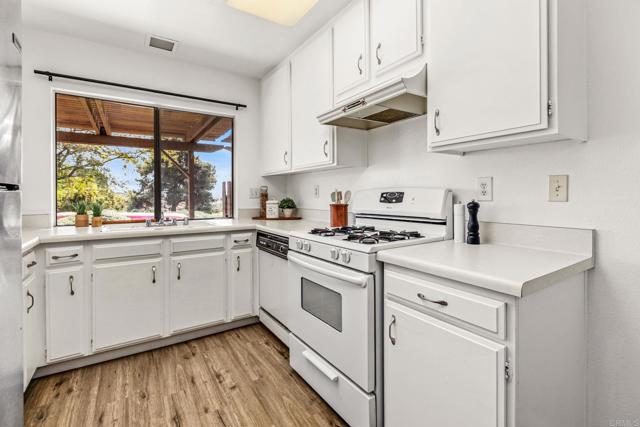 Detail Gallery Image 7 of 37 For 1731 Michael Glen, Escondido,  CA 92026 - 3 Beds | 2 Baths