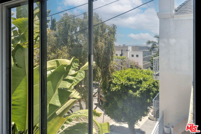 1145 Larrabee Street, West Hollywood CA: https://media.crmls.org/mediaz/595cb89a-af1f-4fc2-89bd-61462a1e9357.jpg
