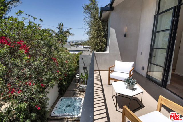 745 E Sunset Avenue, Venice CA: https://media.crmls.org/mediaz/595ce0a6-f879-4c8d-a5cb-436492404dfb.jpg
