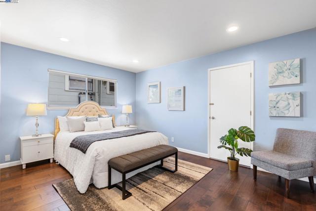 1233 Broadway, Alameda CA: https://media.crmls.org/mediaz/595e5b54-af41-4f71-952e-d2bda76c1917.jpg