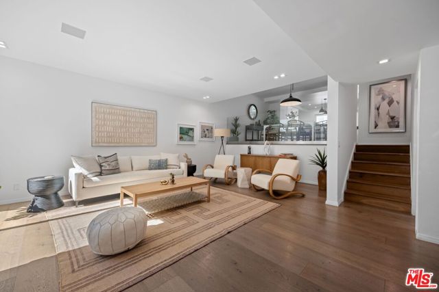 13065 Mindanao Way, Marina del Rey CA: https://media.crmls.org/mediaz/595fd4b8-852f-4f53-9e7f-5b3dd7b72422.jpg