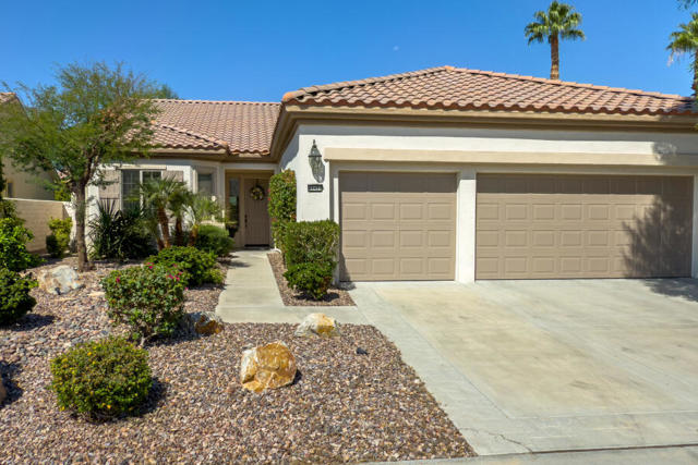 40421 Calle Santa Anita, Indio CA: https://media.crmls.org/mediaz/595fdc00-f52f-4de0-8fe7-b9553fcaa51f.jpg