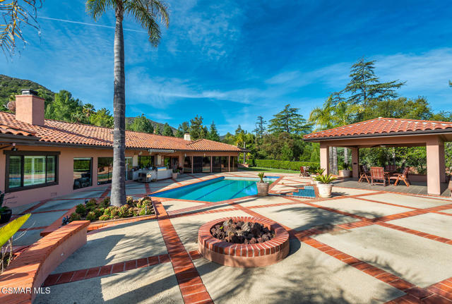 11 Inverness Road, Thousand Oaks CA: https://media.crmls.org/mediaz/595ffd92-3eb3-4815-903a-0d8d5d98961a.jpg