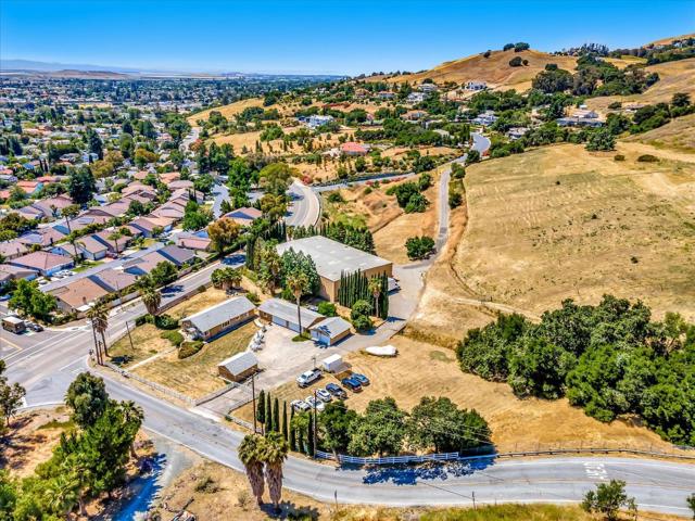 1995 Old Calaveras Road, Milpitas CA: https://media.crmls.org/mediaz/59605e25-5682-4697-a0b6-7ac712939735.jpg