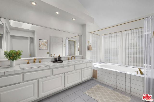 8319 Berger Avenue, Playa del Rey CA: https://media.crmls.org/mediaz/5960c7ed-4160-4fbb-a295-3dfd0af9cf69.jpg