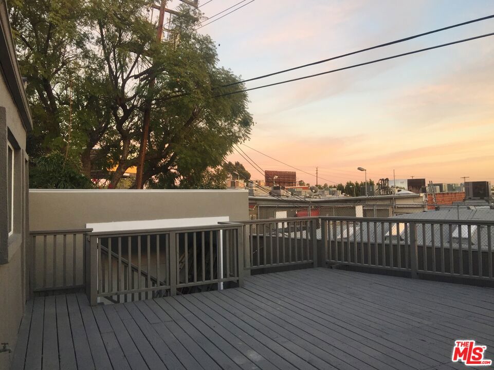 https://media.crmls.org/mediaz/59623e0f-2164-4a21-abdf-aeaa4510cc51.jpg?preset=X-Large
