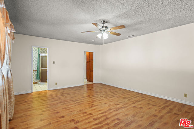 2101 N Almadale Avenue, Los Angeles CA: https://media.crmls.org/mediaz/5962da0d-e4d9-44cc-a344-333004627f57.jpg