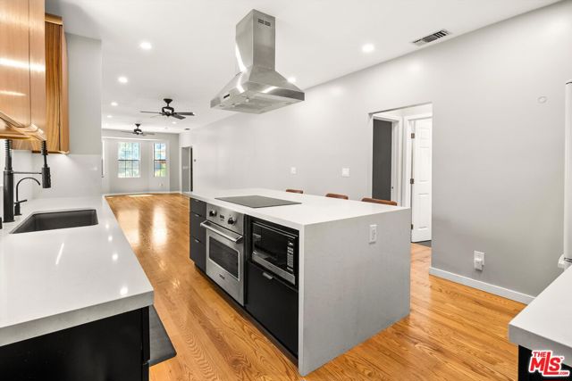 1404 N Hoover Street, Los Angeles CA: https://media.crmls.org/mediaz/59637035-d402-4132-ad6f-28bf1313f024.jpg