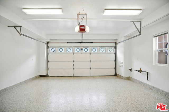 6440 Lunita Road, Malibu CA: https://media.crmls.org/mediaz/5963c3bc-5dd8-4b22-a573-5a1d2d280089.jpg