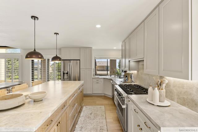 6489 Caminito Catalan, La Jolla CA: https://media.crmls.org/mediaz/5963c668-c3e1-48ef-af30-9ed48f786f79.jpg